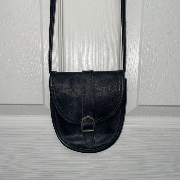 Handbags - Simple Black Leather Crossbody Purse